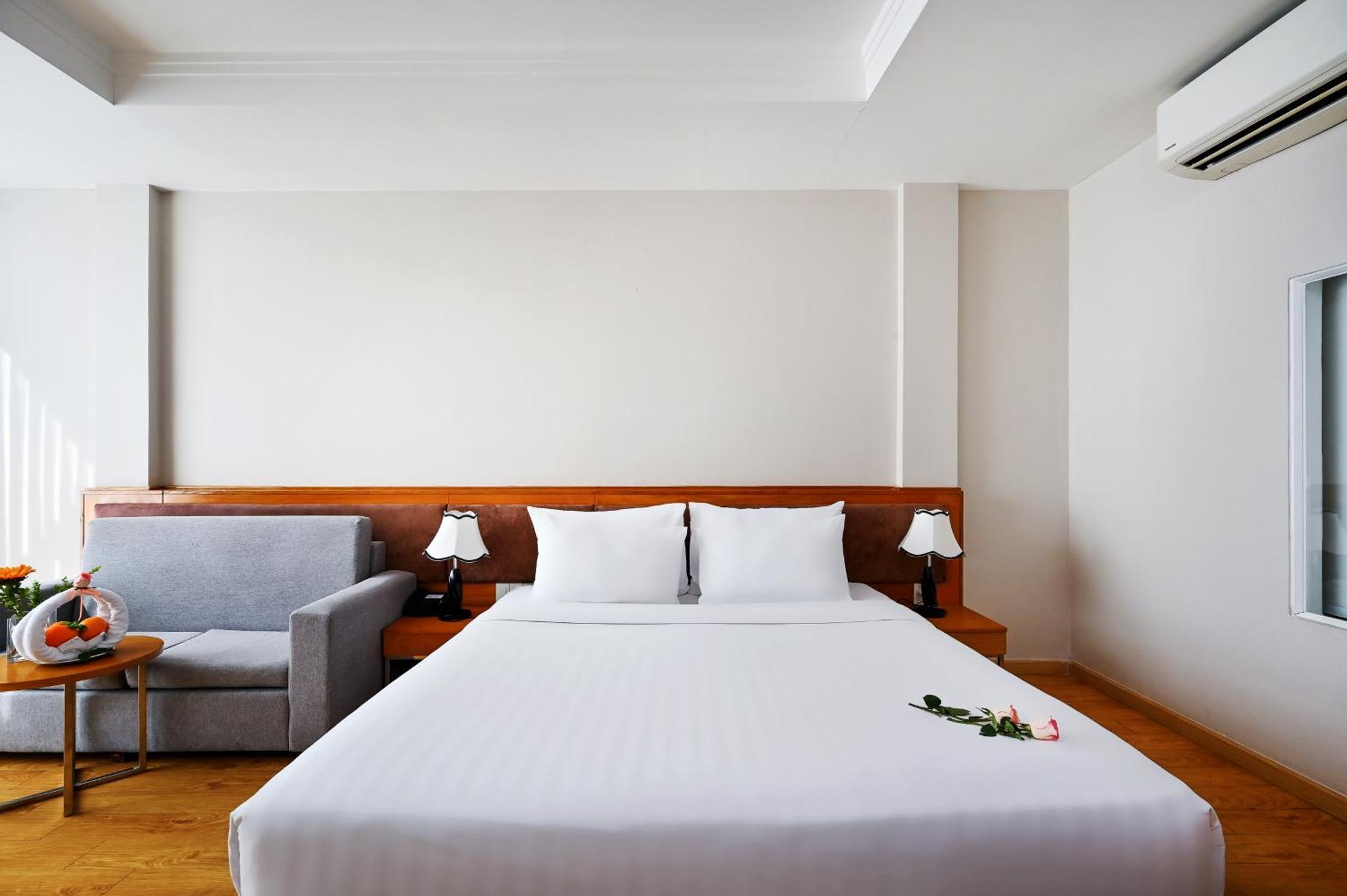 Ttc Hotel Deluxe Airport Thành Pho Ho Chí Minh Esterno foto